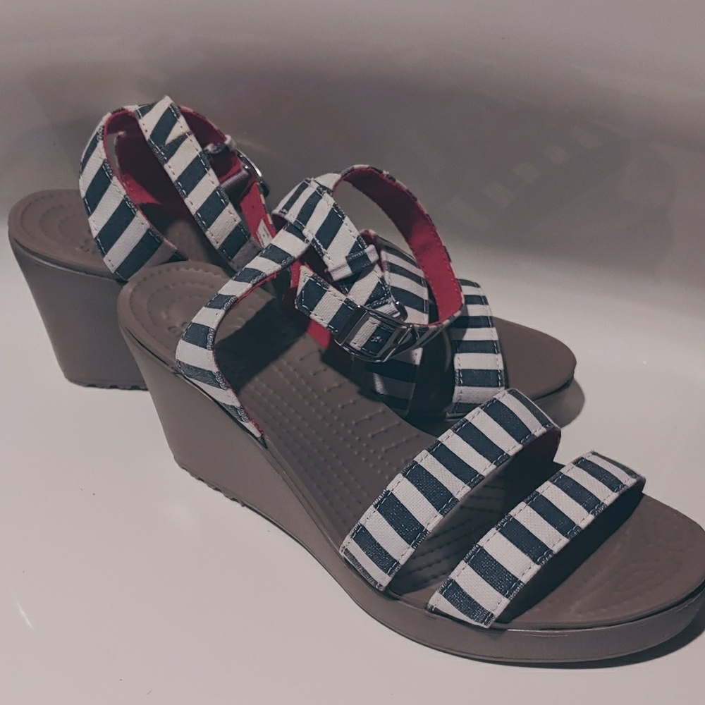 Crocs Size 9 Leigh Wedges